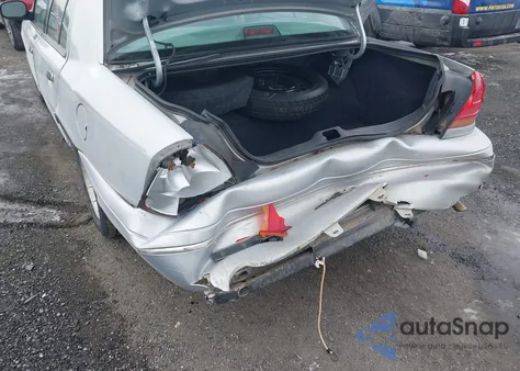 1999 Ford Crown Victoria Lx z USA, uszkodzony, nr VIN 2FAFP74W2XX158435